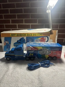 Vintage Jeff Gordon Fone. Geformt wie Jeff Gordons #24 DuPont Rennwagen. B6 - Bild 1 von 4