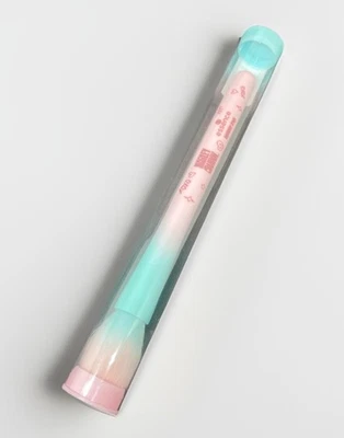 essence Harley Quinn Highlighter Brush Highlight Pinsel vegan - Bild 1 von 3