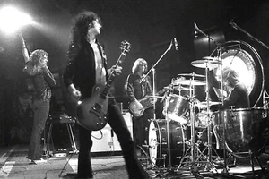 Jimmy Page - Led Zeppelin - Fine Art Giclée Leinwanddruck Foto Wandbild. (001) - Bild 1 von 5