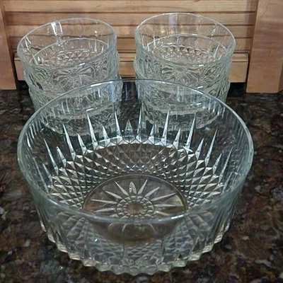 Juego de servir ensaladera de vidrio transparente de 7 piezas uno grande y seis pequeños diseño Starburst Foto 1 de 4