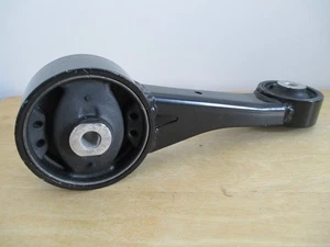 MOTOR LADO DERECHO PAR PUNTAL MONTAJE -- SE ADAPTA A: 2011-2014 TOYOTA SIENNA (3,5 L, V6) - Imagen 1 de 10