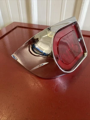 1964 AMC RAMBLER CLASSIC 660 УНИВЕРСАЛ OEM ЗАДНИЙ ФОНАРЬ В СБОРЕ LH - Изображение 1 из 4