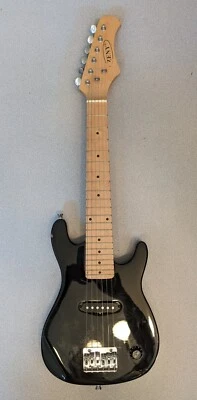 GUITARRA ELÉCTRICA ZENY, 30" PARA NIÑOS, ESTILO STRATOCASTER DERECHA, USADA  Foto 1 de 4