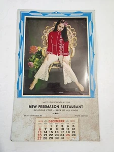Calendario publicitario vintage 1970 pinup masón restaurante peek-a-boo - Imagen 1 de 5