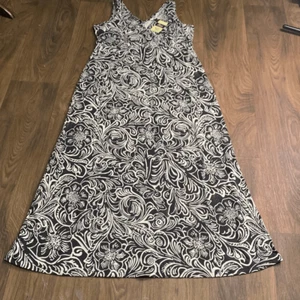 Bass brown scroll floral maxi dress. Long Beach dress summer Flowy - Picture 1 of 9