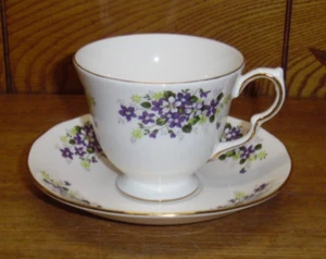 Queen Anne Fine Bone China England Cup & Saucer - 8625 Purple Flowers - Picture 1 of 4