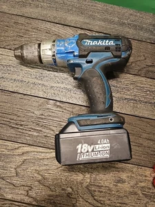 Taladro percutor inalámbrico Makita BHP454 18V hormigón/acero 1/2" y batería de 4,0 ah - Imagen 1 de 5