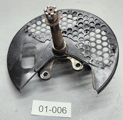 Eje delantero derecho Suzuki LT230E QuadRunner, nudillo y protector de rotor (06) Foto 1 de 4