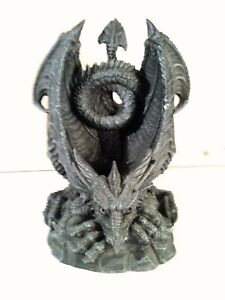schwarz grau Deko Statue Drachen Figur Krey auf silberner Kugel