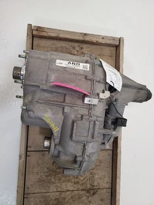 2017-2020 CHEVROLET SUBURBAN 1500 Transfer Case Transfer Case Opt Nqh Id AND - Picture 1 of 12