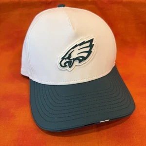Philadelphia Eagles New Era Hombres Blanco 2024 Campo de Entrenamiento 39THIRTY Sombrero Flexible M/L - Imagen 1 de 5