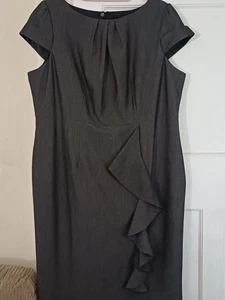 Marks & Spencer Kleid Anthrazit Knielang Kurzarm Rüschen Vorne Größe UK 20 - Bild 1 von 8