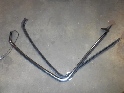 Наружный молдинг для заднего лобового стекла 97–02 Mercedes Benz W208 CLK320 CLK430 - Изображение 1 из 4