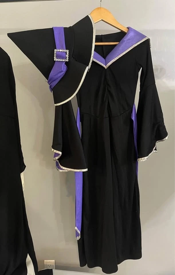 Vestido y sombrero de bruja morado, plateado y negro para niñas Foto 1 de 4