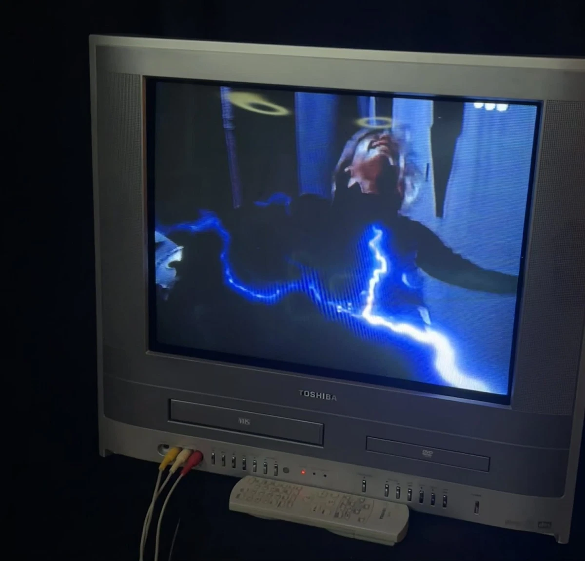 Toshiba CRT 20-29 in Screen TVs With Built - in DVD Player for