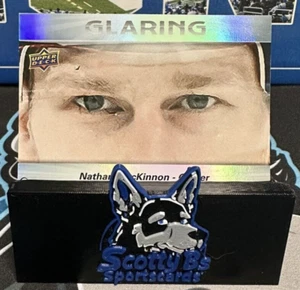 2023-24 Upper Deck Series 2 - Glaring #GL-12 Nathan MacKinnon - Avalanche - Picture 1 of 3