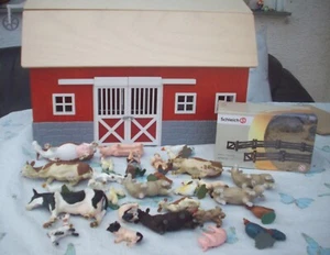 Schleich SCHEUNE aus Holz mit sehr viel Zubehör - Bild 1 von 7