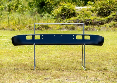 Parachoques negro International 4600 - 4900 con niebla, recortes de remolque 4700, 4800, 8100 Foto 1 de 4