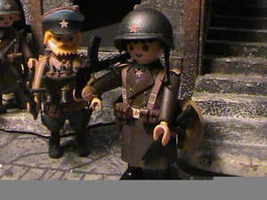 PLAYMOBIL CUSTOM SUBOFICIAL RUSO (LENINGRADO-1942) REF-0026 BIS - Imagen 1 de 11