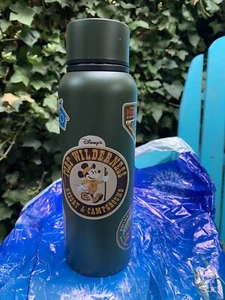RARO NUEVO DISNEY WORLD FORT WILDERNESS 50 ANIVERSARIO MICKEY METAL BOTELLA DE AGUA - Imagen 1 de 11