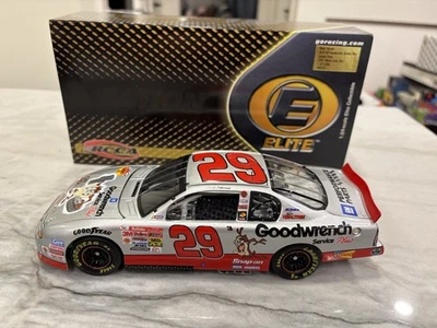 Kevin Harvick 2001 Looney Tunes Taz ELITE Nascar 1/24 Diecast Action Goodwrench - Imagem 1 de 4