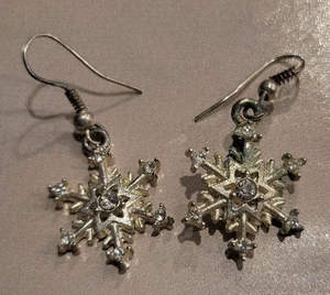 Schneeflocke Ohrhänger Ohrringe Strass und Silberfarben 3/4" - Bild 1 von 1