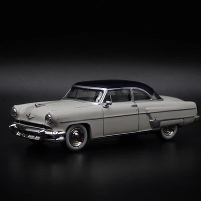 1954 54 LINCOLN Capri Bianco 1:64 Scala da Collezione Diorama Modellino Auto - Immagine 1 di 4