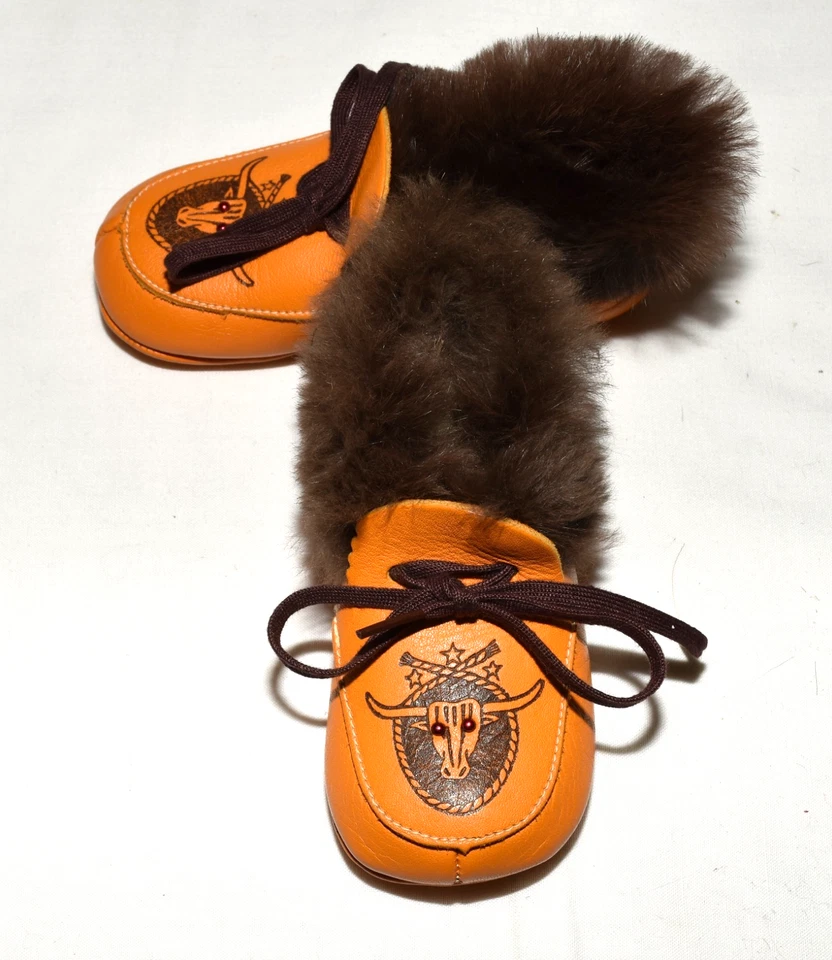 Western Brown Leather Fur Trim Beaded Steer Head Toddlers Moccasins Size 4 New - Image 1 of 4