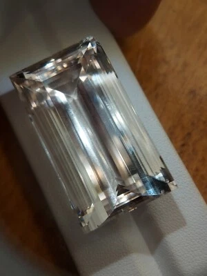 Enormous smokey Quartz gemstone - faceted natural Quartz 103.85 CTS - Image 1 of 4