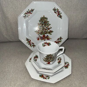 Christmas Tree Fairfield Dinner Plates Peace on Earth Fine China Place Setting - Picture 1 of 12