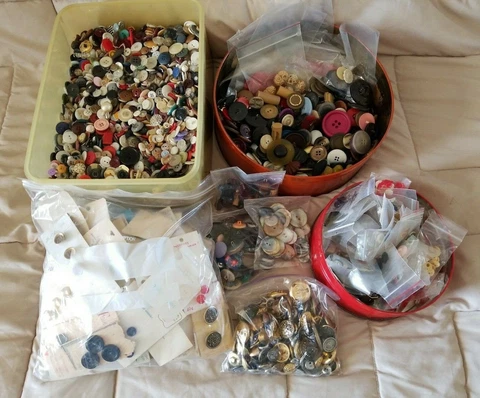 HUGE LOT OF MIXED BUTTONS ANTIQUE VINTAGE MODERN GLASS SHELL METAL 14 LBS Cover