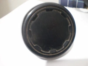 SUZUKI SWIFT 1990 CENTRE PLASTIC WHEEL CAP USED - Picture 1 of 2
