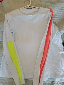 Top leggero blu chiaro Lisa Todd accenti fluo cotone manica lunga piccola - Foto 1 di 7