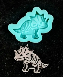 Glänzende TRICERATOPS Skelett geätzt SILIKON Form - 2 Zoll - Dinosaurier Zum Selbermachen Charm - Bild 1 von 3