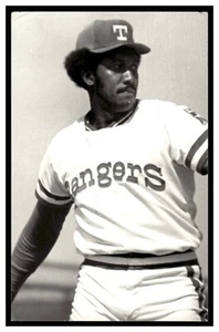 Fergie Jenkins (1979) Texas Rangers Vintage Baseball Postcard BL2 - Picture 1 of 2