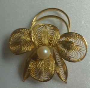 Vintage 50"s Brooch Goldtone Filigree w/ pearl - Picture 1 of 1
