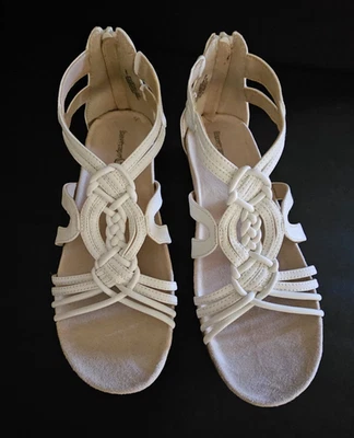 Baretraps Womens Joleen Sandals Size 7.5 M White EXCELLENT  - Image 1 of 4