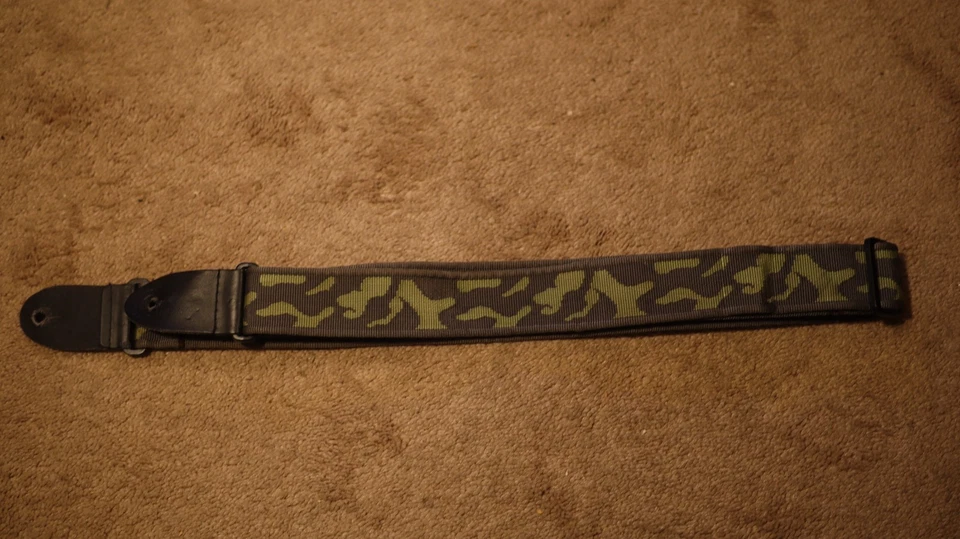 Correa de guitarra tejida clásica Dunlop D38-10GY verde camuflaje, camuflaje verde Foto 1 de 4
