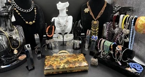 Vintage Jewellery* bulk lot mixed Estate jewellery Lot. * Read* - Picture 1 of 19