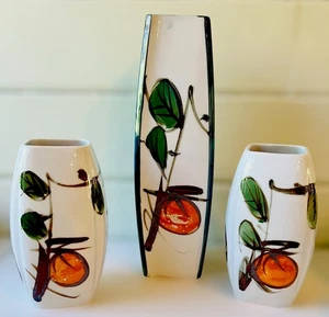 Lee Ward 3 japanische Persimmon Obst handbemalte Vasen - Bild 1 von 6
