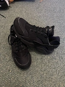 Nike Air Huarache scarpe da ginnastica uomo taglia UK 10 US 11 triple nere da corsa 318429-003 - Foto 1 di 8