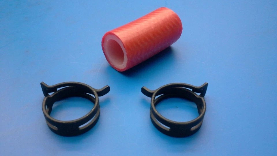 Lauterbacher Silikon-Auspuffschlauch mit Federbandschellen für Carson-Modelle - Bild 1 von 1