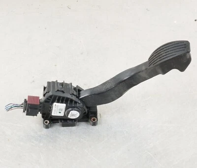 2012-2019 Fiat 500 Accelerator Gas Pedal OEM - Image 1 of 3