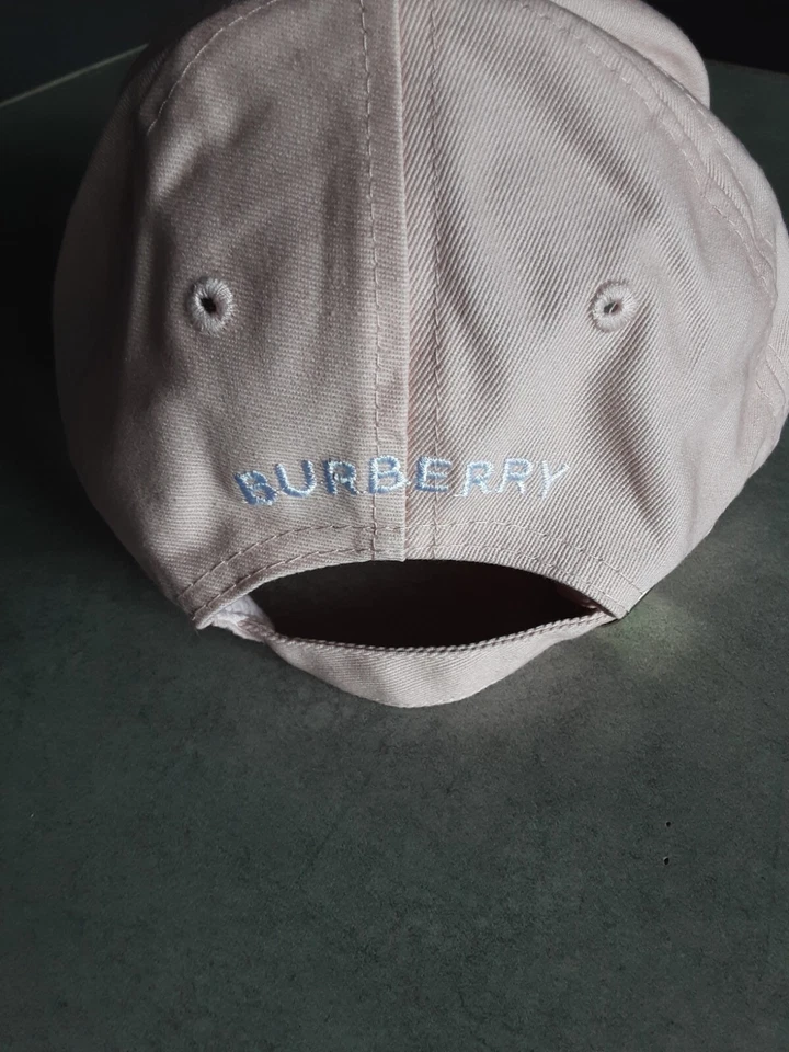 Magnifique casquette Burberry neuve - Photo 1/4