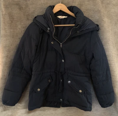 Chaqueta Hollister negra mediana gruesa con capucha cintura ceñida para mujer Foto 1 de 4