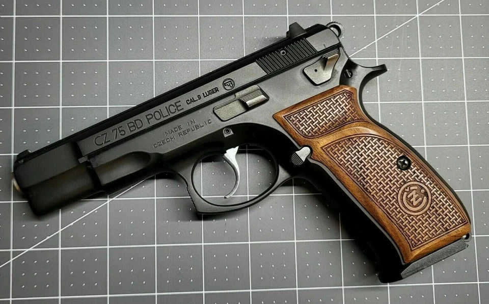 Деревянные ручки CZ 75, CZ 75 B, CZ 75 SP-01. Узор плетения корзина из турецкого ореха дерева - Изображение 1 из 2