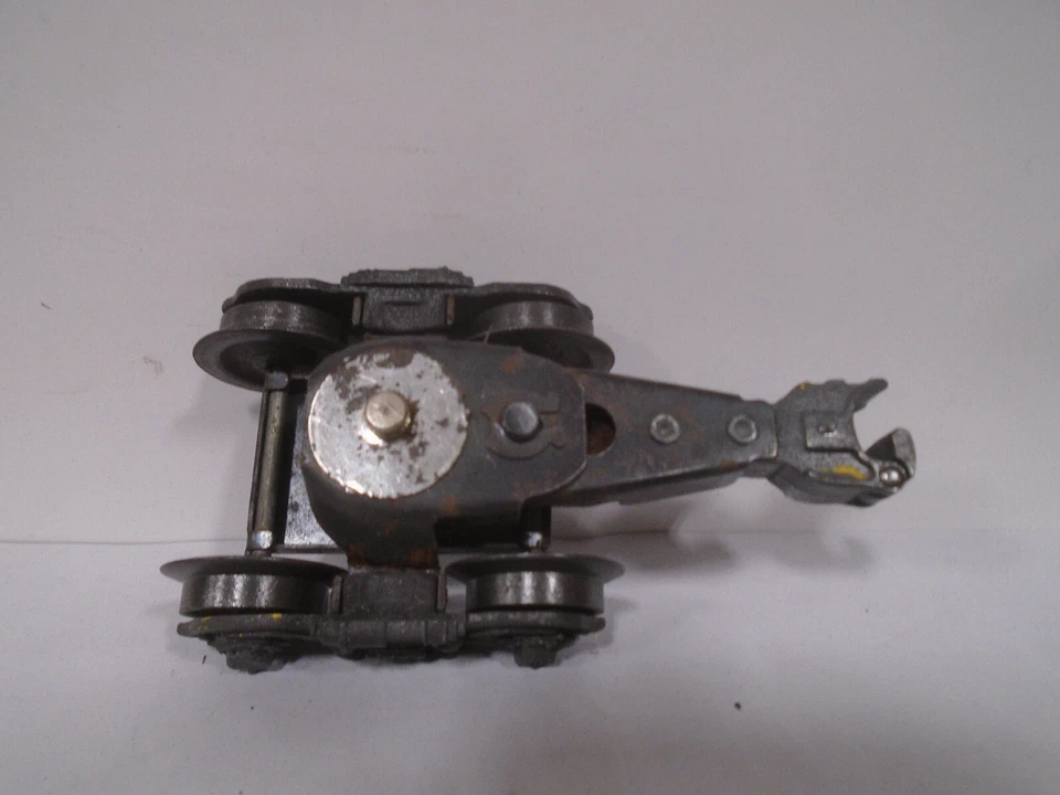 POSTWAR LIONEL #488-1 Truck With COUPLER FOR 2400 SERIES PASSENGER CARS - Image 1 of 2