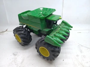 John Deere Ertl 9" Tractor Mower Combine Machine 2431Q00 - Bild 1 von 10