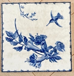 Ancien Carreau de faïence Gien Colibri Fleurs Bleu - Picture 1 of 3