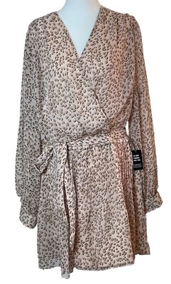 Mameluco Express Nuevo con Etiquetas Talla XL Rosa Estampado Animal Satinado Forrado con Cinturón Elegante Elegante Foto 1 de 4